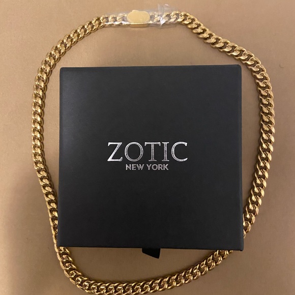 Gold stainless steel chain necklace
18mm - Picture 6 of 6